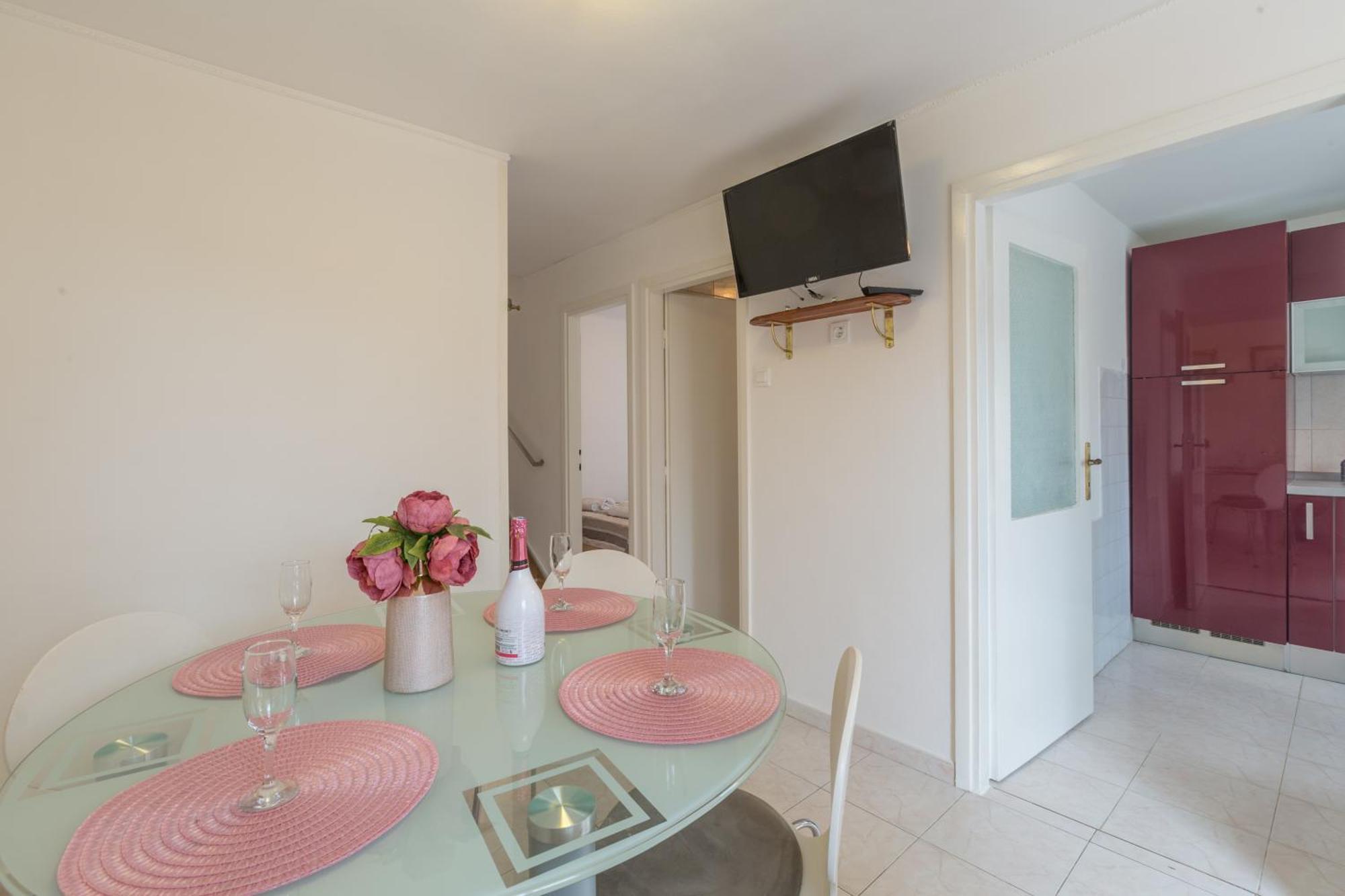 With A Parking Space - 19741 Apartman